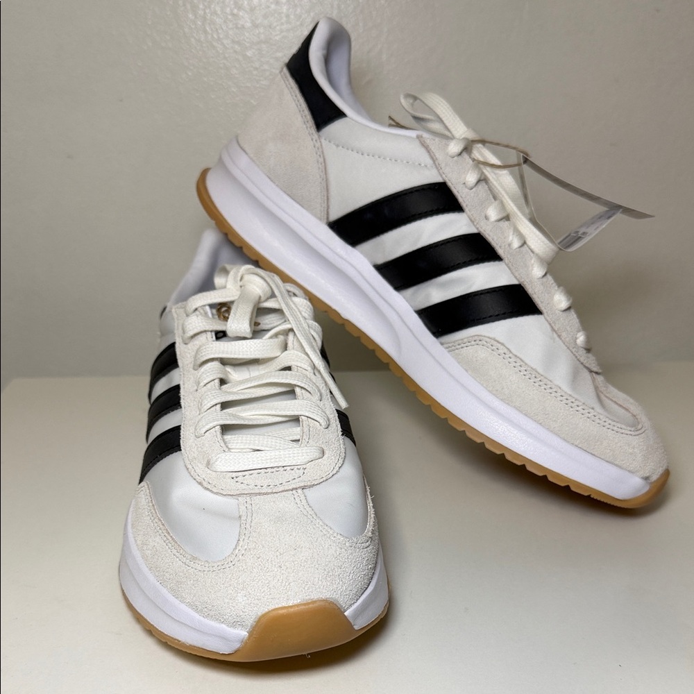 Adidas Men's White and Black Retro Sneakers